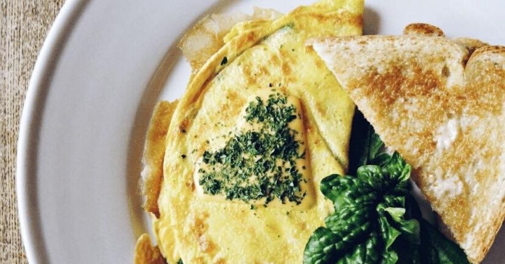 Omelette made with cheese, spinach and lump crab meat and served with buttered toast.