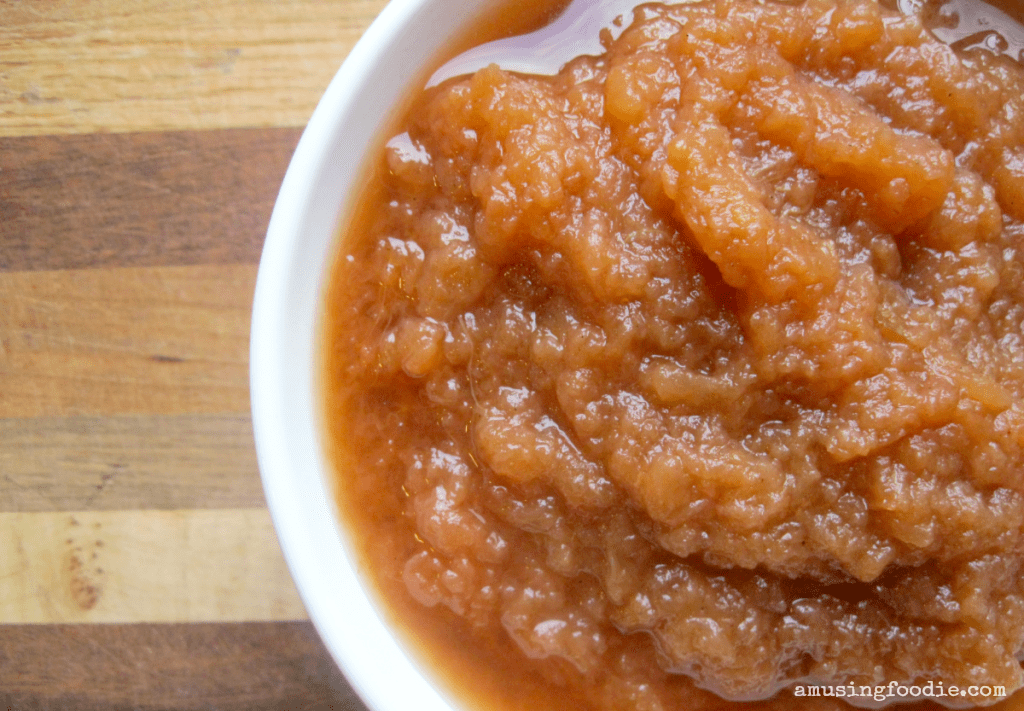 Easy homemade slow cooker applesauce — tastes amazing, and makes your house smell delightful!