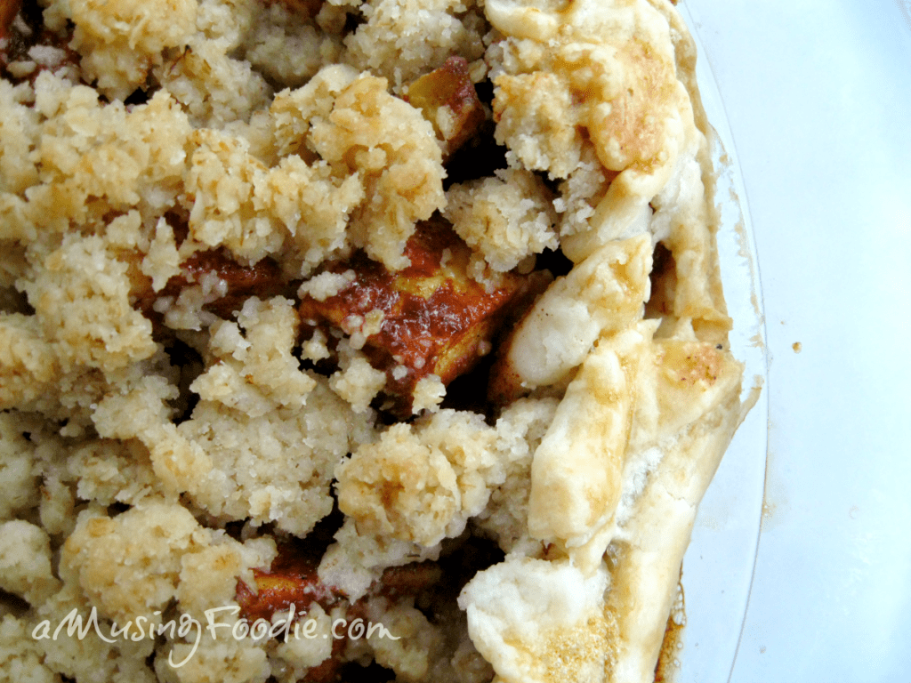 This honey cardamom chunky apple pie recipe will leave your house smelling sinfully good!