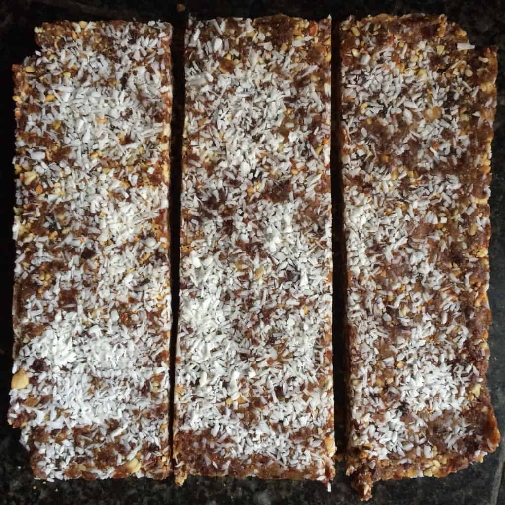 Homemade Snack Bars Recipe: it's Larabars meet Clif Bars!