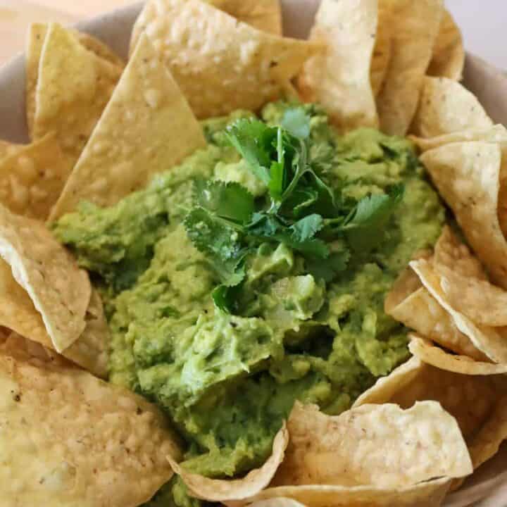 Homemade Guacamole Recipe: Simple, Delicious, and Perfect a Party!