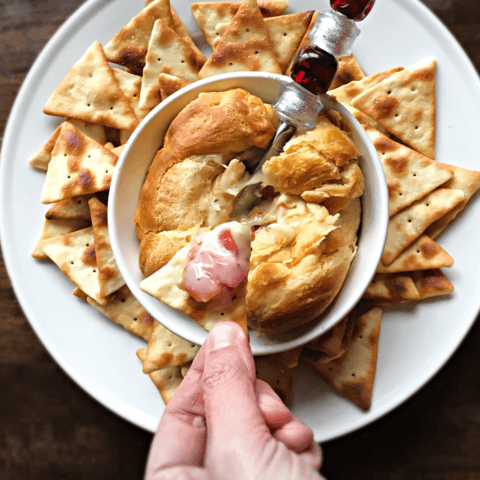 Delicious creamy dip with crispy crackers, perfect for entertaining and festive gatherings.
