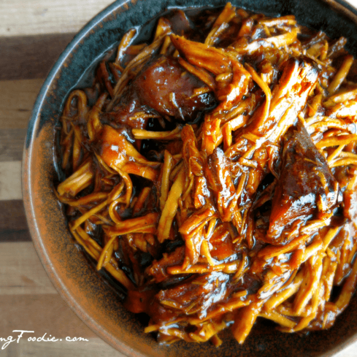 Savory shredded pork and vegetables in a rich sauce, perfect for a comforting meal.